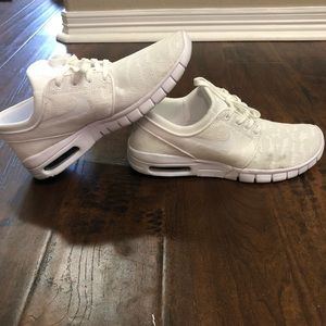 White Nike SB Jankowski shoes